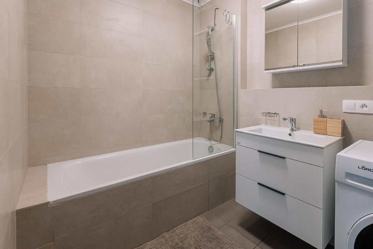 Skau 2 Old Town Family & Business Apartment 2 Floor Free Parking Bratislava Esterno foto