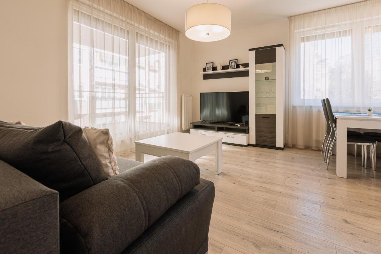 Skau 2 Old Town Family & Business Apartment 2 Floor Free Parking Bratislava Esterno foto
