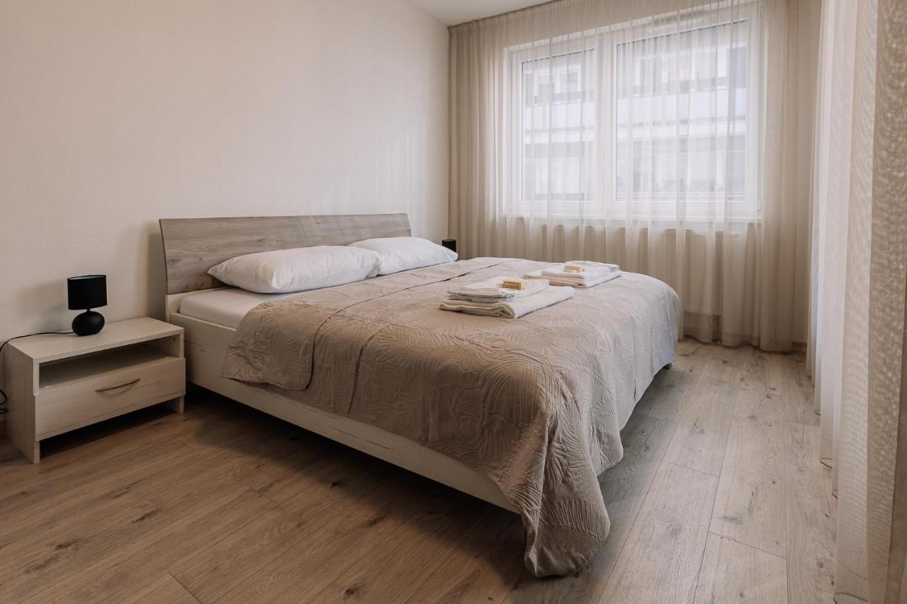 Skau 2 Old Town Family & Business Apartment 2 Floor Free Parking Bratislava Esterno foto