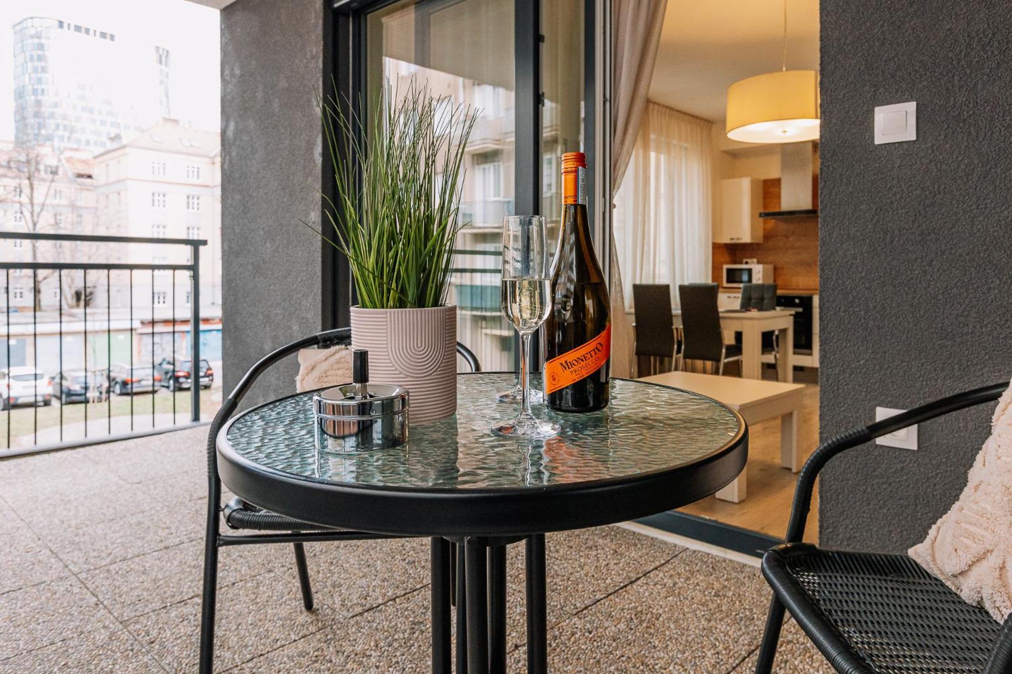 Skau 2 Old Town Family & Business Apartment 2 Floor Free Parking Bratislava Esterno foto
