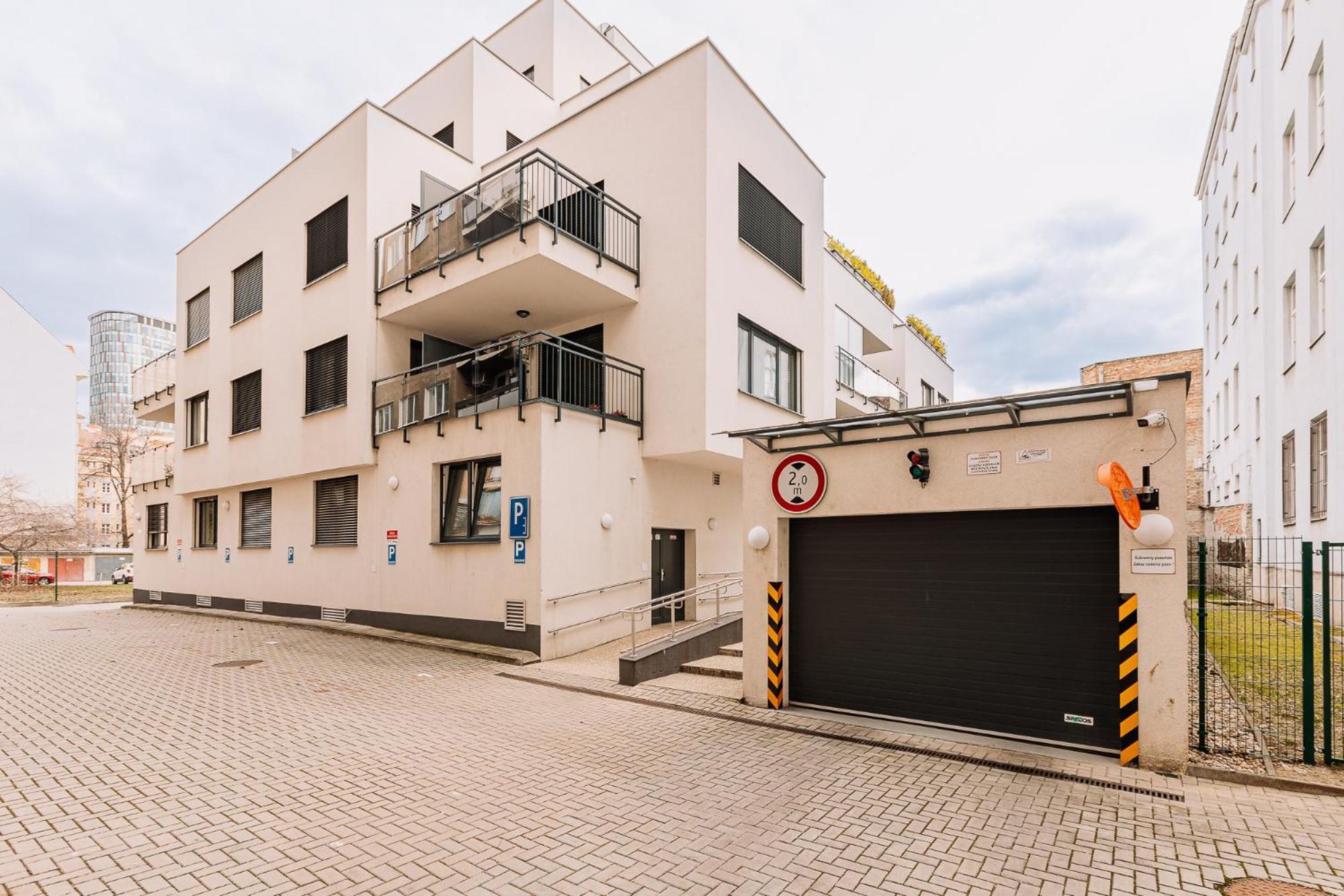 Skau 2 Old Town Family & Business Apartment 2 Floor Free Parking Bratislava Esterno foto