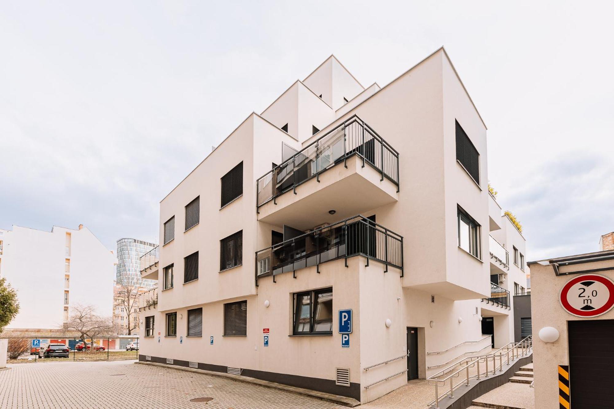 Skau 2 Old Town Family & Business Apartment 2 Floor Free Parking Bratislava Esterno foto